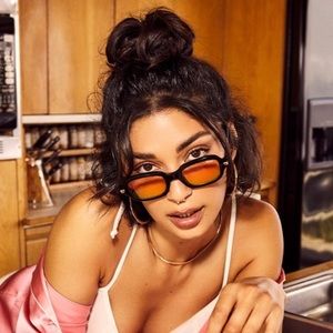 Quay Australia In Demand Sunnies - excellent pre-owned